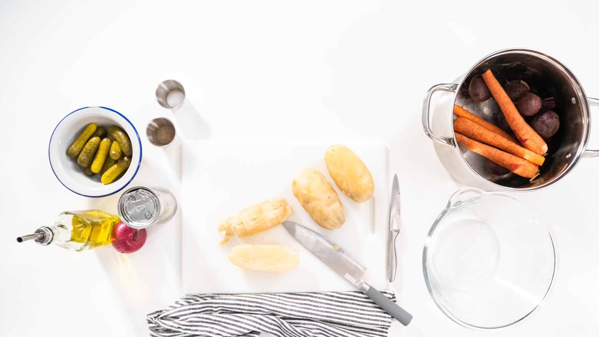 Tavolo con ingredienti locali per il corso